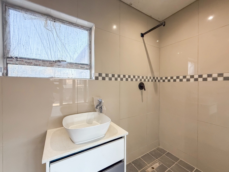 5 Bedroom Property for Sale in Melodie North West